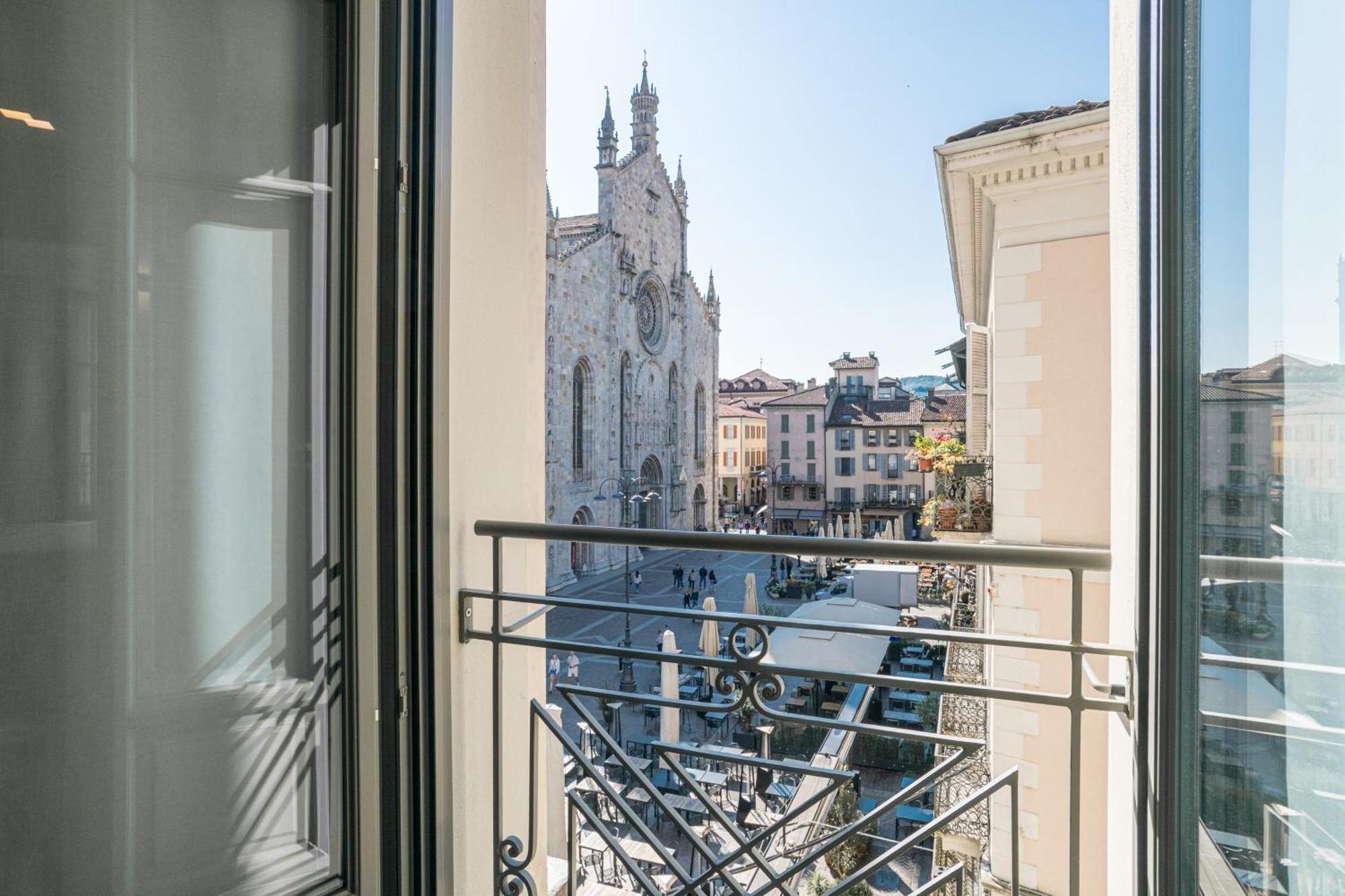 Apartment Palazzo La Cortesella - Modern Design & Location Como